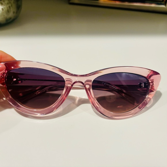 Brand new Guess Barbie Core sunglasses. Perfect condition. - Picture 6 of 6